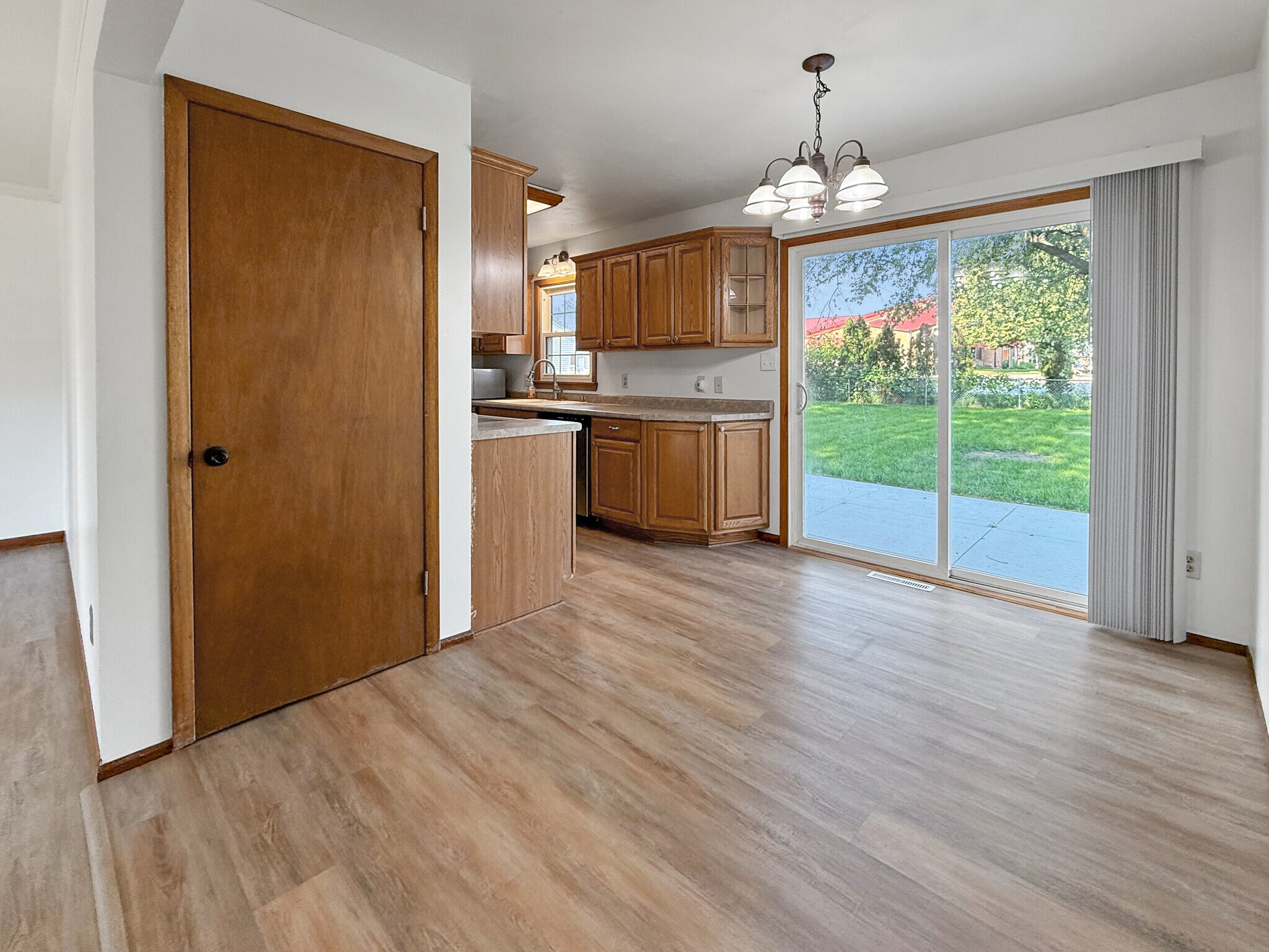 Building Photo - 3920 Knoll Ridge Dr