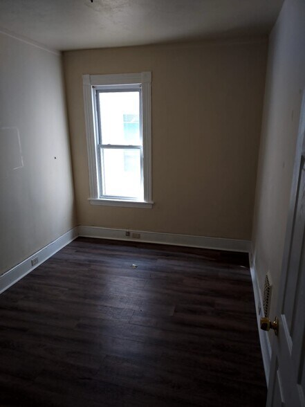 Building Photo - 519 Brooks St