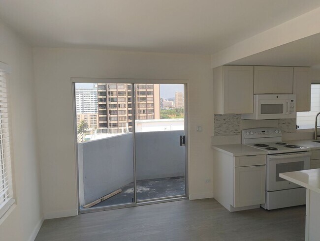 Building Photo - 2bd 2ba in Waikiki – Available Now!