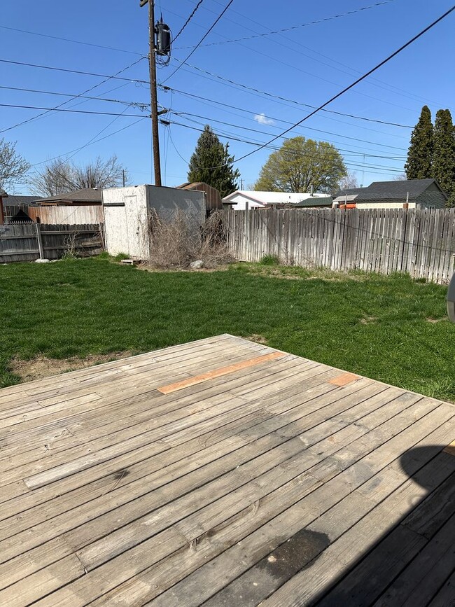 Building Photo - 3 Bedroom 1.5 Bathroom Home WSG Included! ...