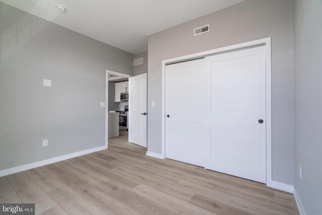 Building Photo - 2401 Washington Ave