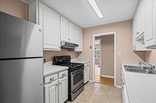 Building Photo - 5516 Brightwood Ln