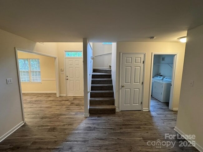 Building Photo - 6610 Cedar Cliff Dr