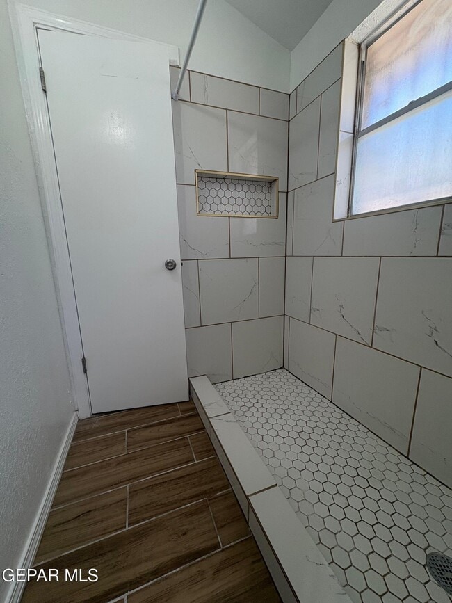 Building Photo - 11369 Lake Loy Dr