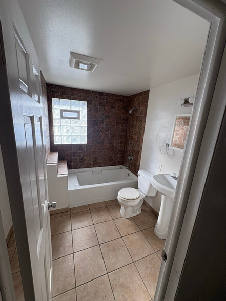 Building Photo - 6137 N 35th St