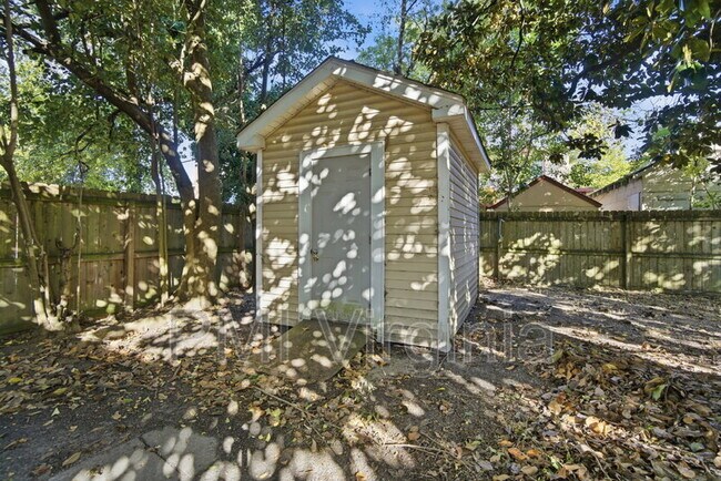 Building Photo - 630 W 36th St