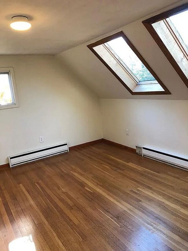 Building Photo - 3 Bedroom Apartment in Burlington VT Avail...