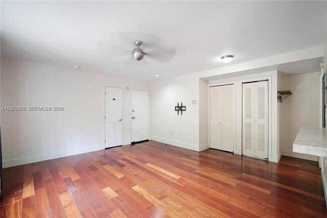 Building Photo - 731 6th St