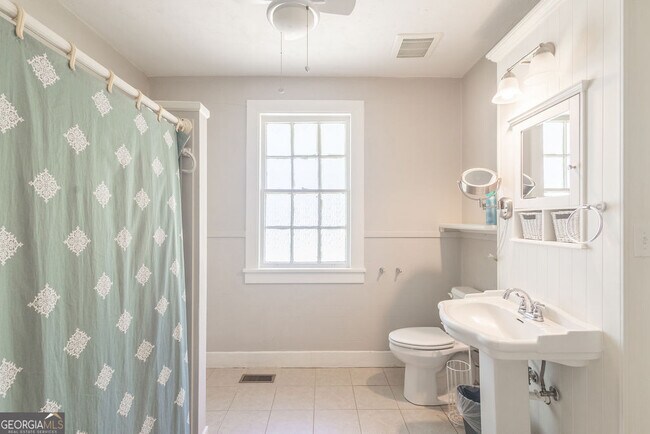 Building Photo - 356 Jackson St