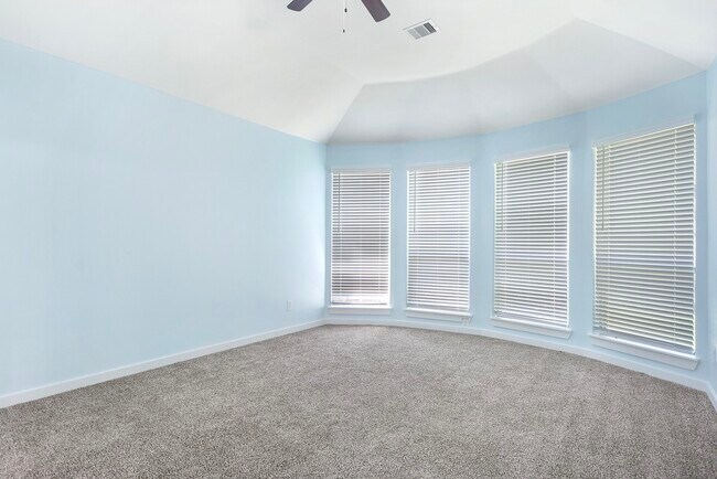 Building Photo - 28243 Chalet Park Dr