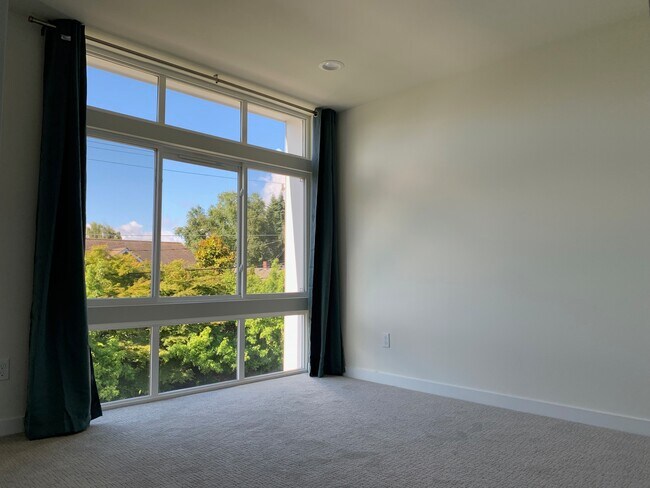 Master Bedroom - 3916 SW Dawson St