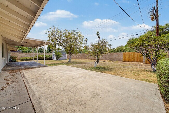 Building Photo - 6108 N 11th Ave