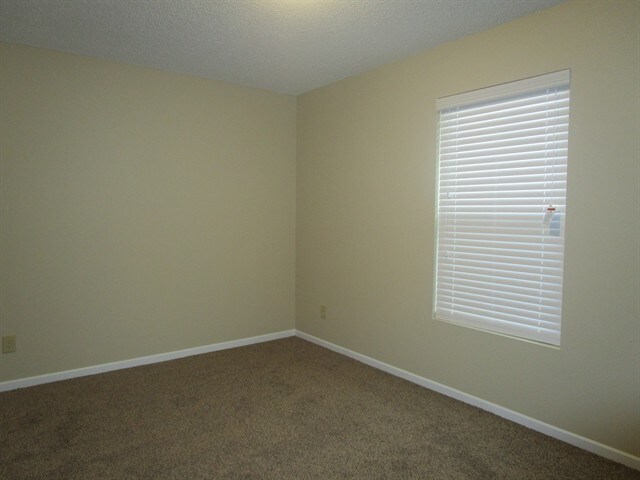 Building Photo - 1697 Blue Grass Pky