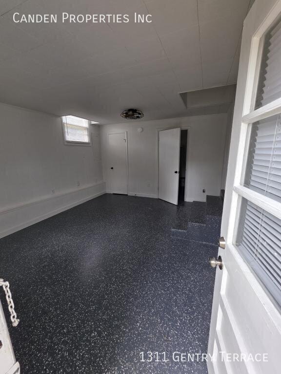 Building Photo - 1311 Gentry Terrace