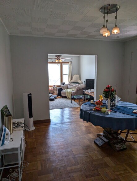 Building Photo - 85 Gladstone St