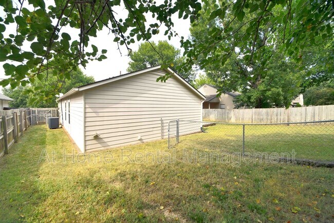 Building Photo - 7114 E 98th St