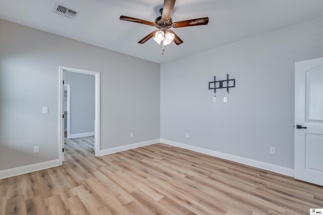 Building Photo - 134 Clearwater Cir