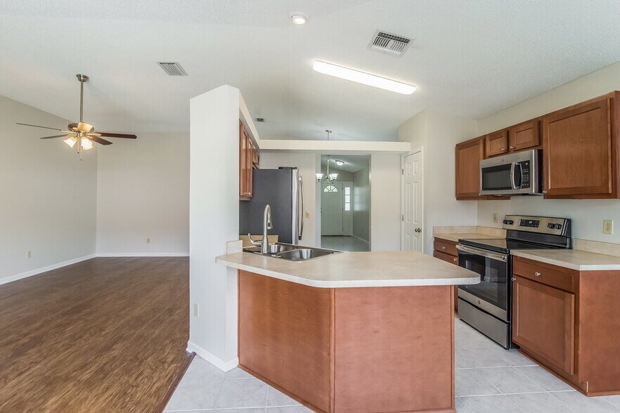 Building Photo - 8037 Boonesborough Trail
