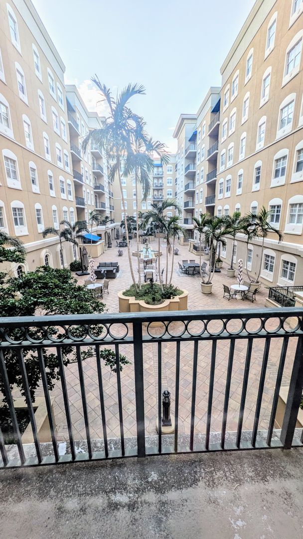 Building Photo - Annual Unfurnished 2/2 Condo in Downtown S...