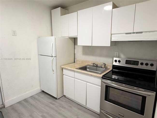 Building Photo - 5903 SW 26th Terrace