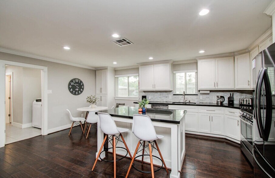 Building Photo - 4749 Benning Dr