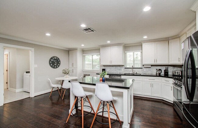 Building Photo - 4749 Benning Dr