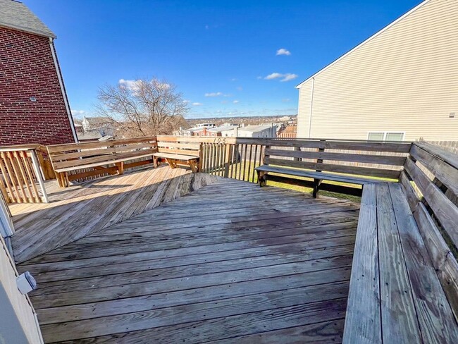 Building Photo - Recently Renovated 3-Bedroom, 2 Bath Bridg...