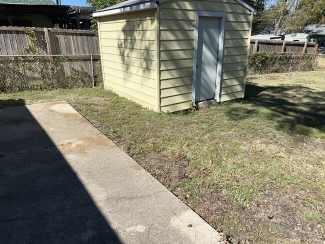 Building Photo - ***2-weeks free rent***1315 Zephyr Rd, Killeen