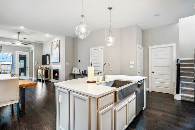 Building Photo - 222 Thistle Dr
