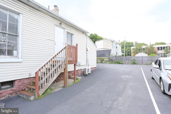 Building Photo - 2319 Perkiomen Ave