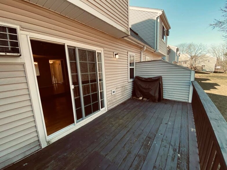 Building Photo - 70 Old Town Rd