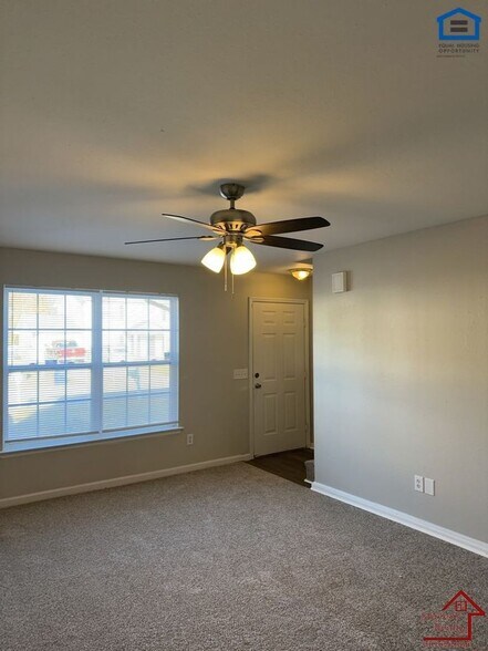 Building Photo - 3947 Webb Oaks Ct