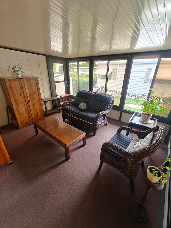 Building Photo - 1002 51st Avenue Plaza W