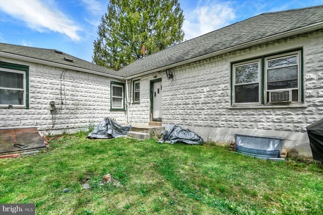 Building Photo - 216 Beech Rd