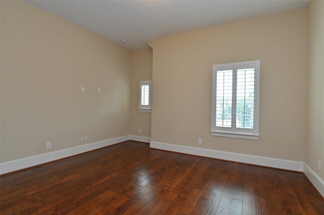 Building Photo - 11906 McNabb Ln