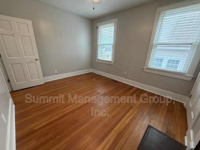 Building Photo - 8 N Broad St