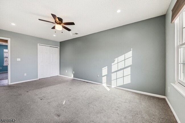 Building Photo - 1075 Ash Dr