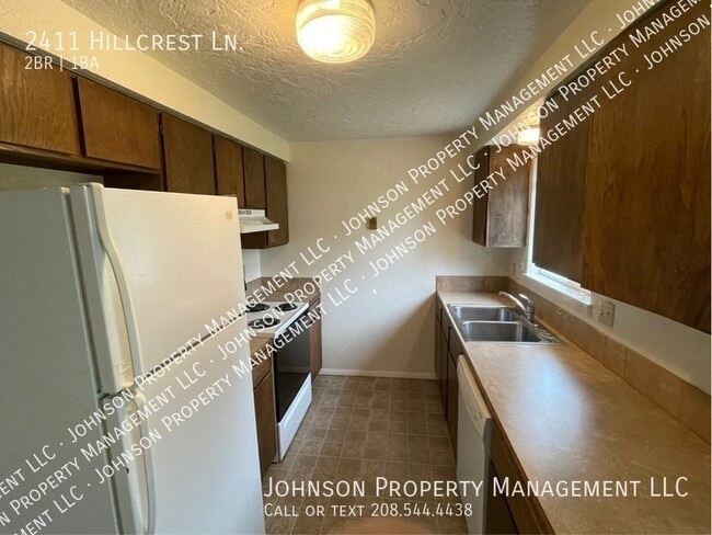 Building Photo - 2411 Hillcrest Ln