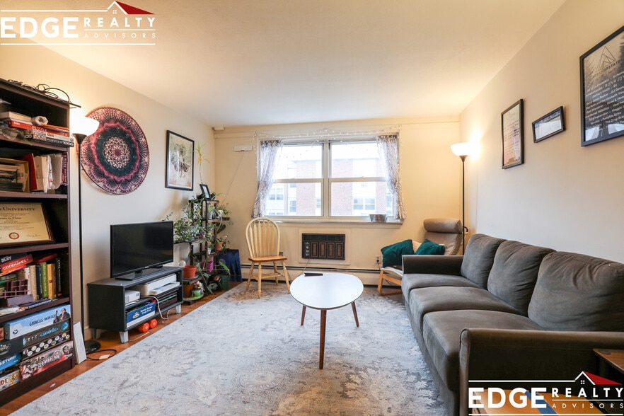 Building Photo - 11 Commonwealth Ct