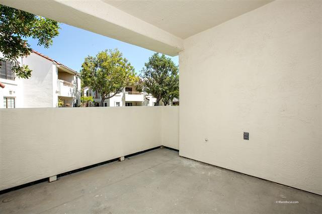 Large patio with gas BBQ grill - 13327 Caminito Ciera #61