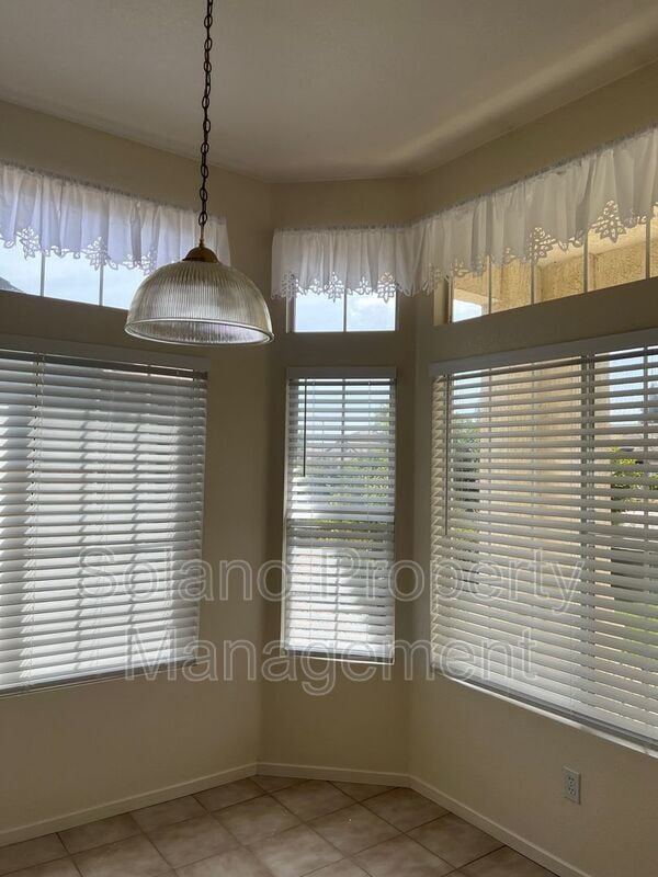 Building Photo - 480 Stern Dr