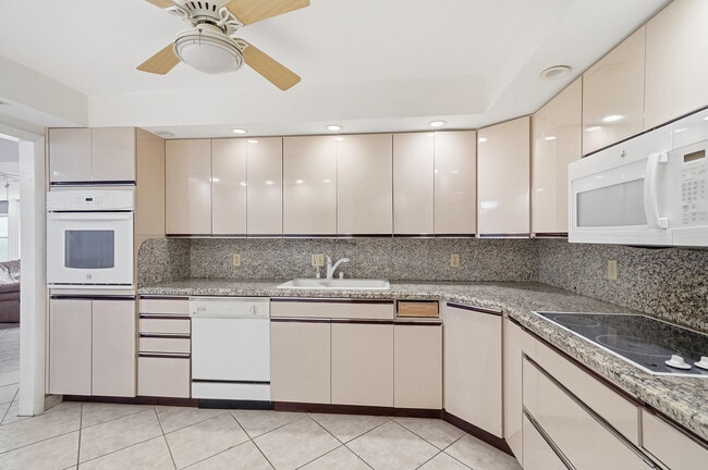 Building Photo - 3900 Galt Ocean Dr