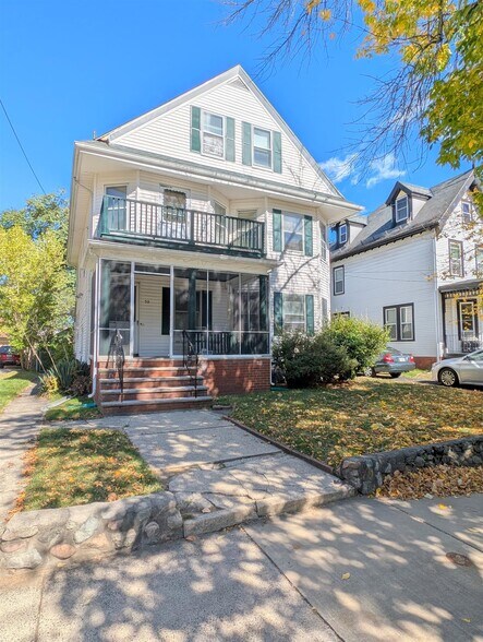 Building Photo - 58 Monument St