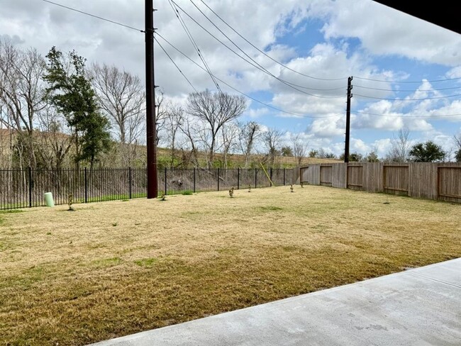 Building Photo - 3235 Creston Gate Dr