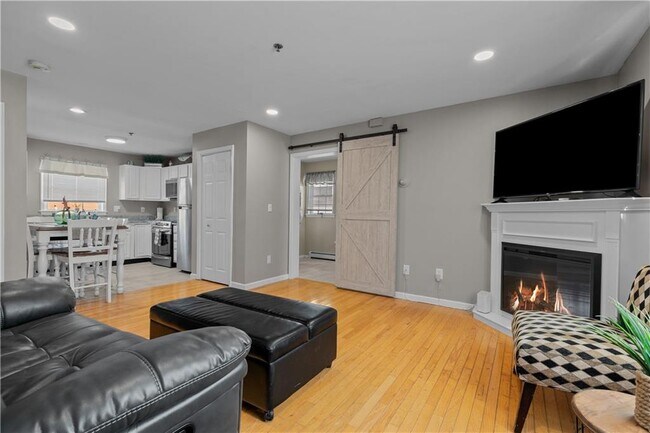 Building Photo - 231 Maple Ave