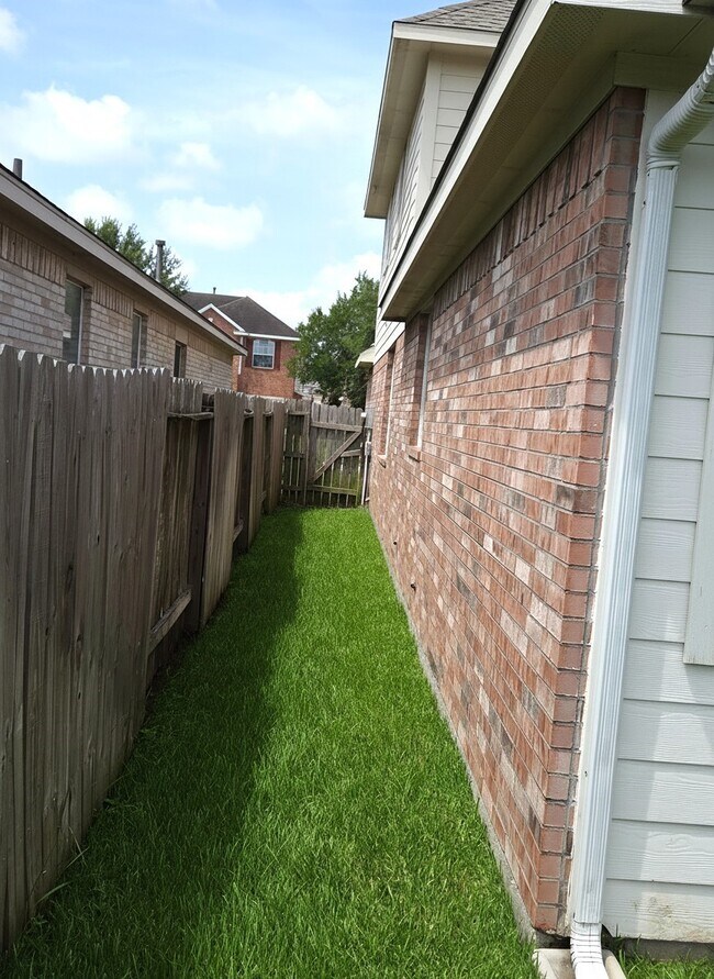 Building Photo - 25306 Basil Brook Ct