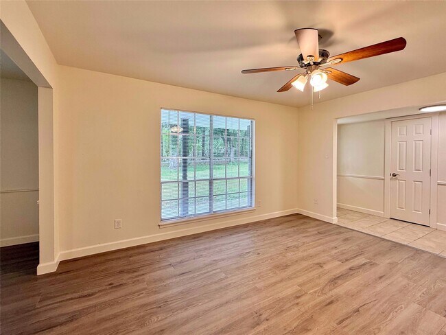 Building Photo - 2043 Cherry Laurel Dr