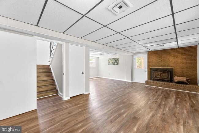 Building Photo - 6100 Hellen Lee Dr