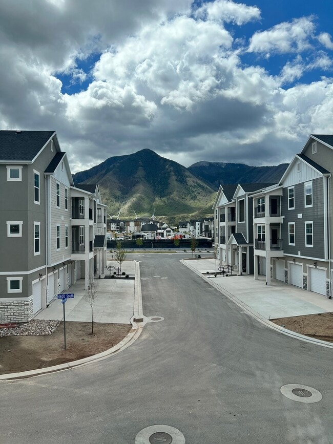 Building Photo - 693 S 4500 S