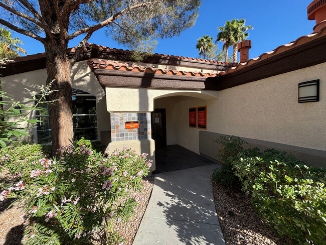 Building Photo - Gorgeous 2bed/2 bath condo in Southwest!